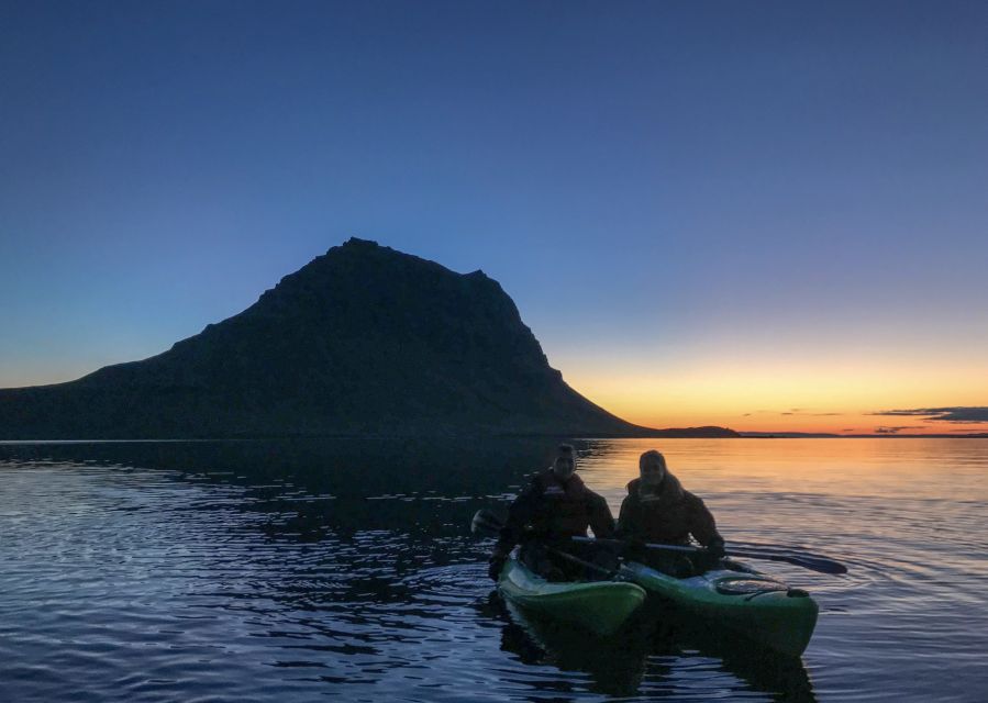 Grundarfjörður: Midnight Sun Kayaking Adventure - Meeting at the shoreline in Grundarfjörður