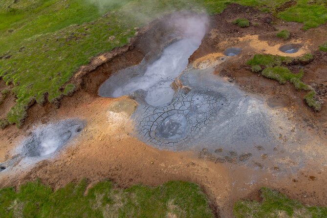 Helicopter Flight Over Geothermal Landscapes from Reykjavik - What the pilot adds to the scenery