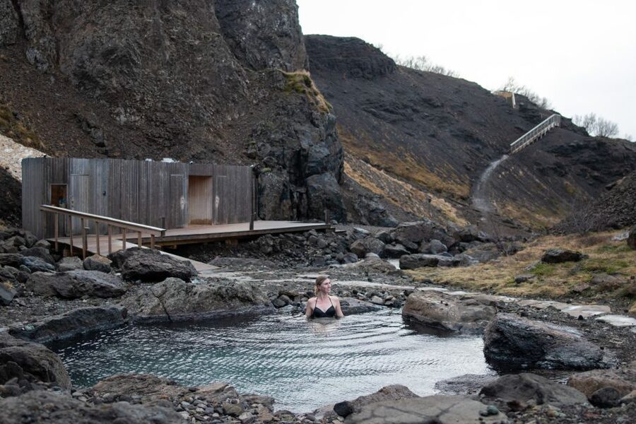 Husafell: Canyon Baths Soak with Short Highlands Hike - Walking through Hringsgil Canyon
