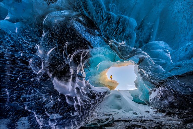 Ice Cave Tour in the National Park of Vatnajökull - The super jeep ride across rough ground