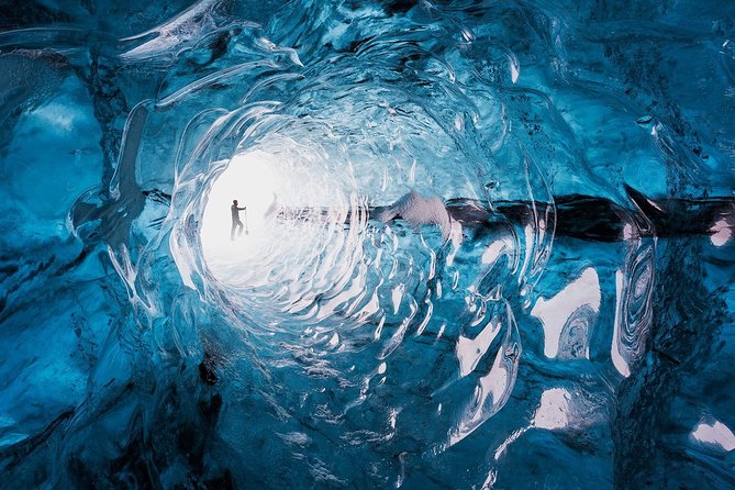 Ice Cave Tour in the National Park of Vatnajökull - Walking to Vatnajökull’s ice cave