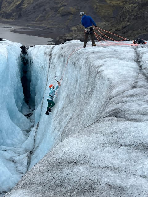 Ice climbing at Sólheimajökull - Three hours of changing climbing routes