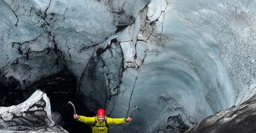 Ice climbing at Sólheimajökull - Returning for coffee and snacks