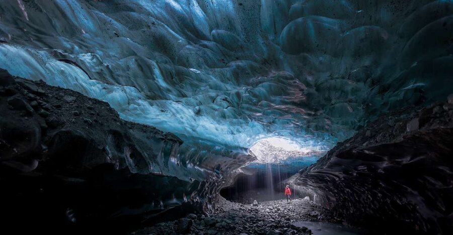Iceland: Ice Cave Captured with Professional Photos - Why the blue ice changes through the year