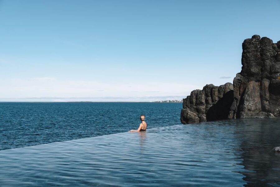 Iceland: Silfra Snorkeling Tour and Sky Lagoon Spa Combo - Getting ready in the Thingvellir parking area
