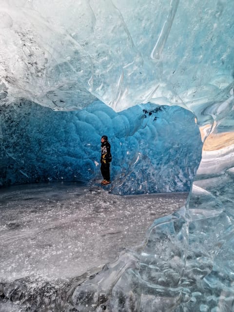 Jökulsárlón: Blue Ice Cave Tour and Glacier Walk - Walking across Vatnajökull