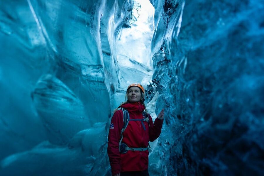 Jökulsárlón: Crystal Ice Cave Super Jeep Tour - Crossing the glacier edge with crampons