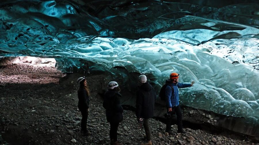 Jökulsárlón: Crystal Ice Cave Super Jeep Tour - Why the guide matters so much