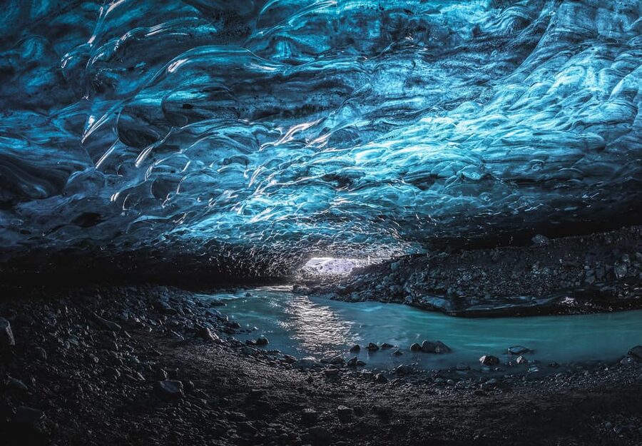 Jökulsárlón: Crystal Ice Cave Super Jeep Tour - Timing, crowds, and the changing season
