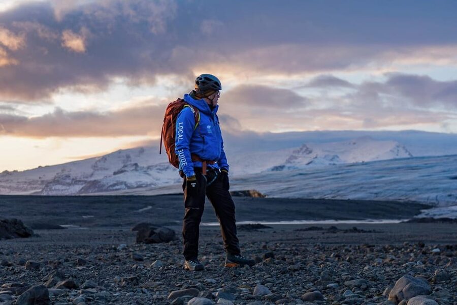 Jökulsárlón: The Original Ice Cave Tour on Vatnajökull - Crowds, photography, and time inside the ice