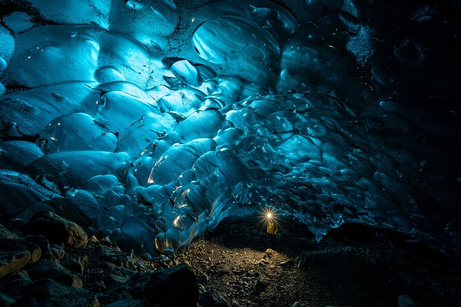 Jökulsárlón: Visit a Natural Blue Ice Cave - Why the blue ice cave is worth your winter time
