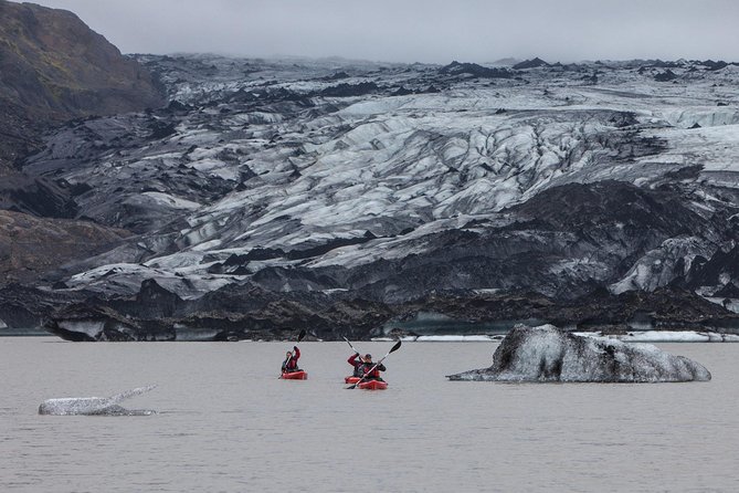 Kayaking on the Sólheimajökull Glacier Lagoon - The rocky walk to the lagoon