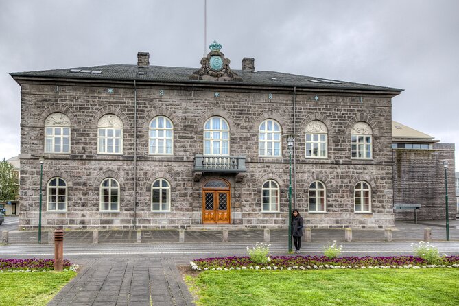 Keflavik International Airport Private Transfer - The best part is the personal welcome
