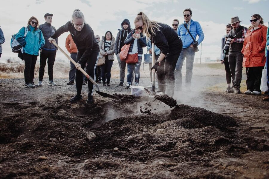 Laugarvatn Fontana: Geothermal Bread-Baking Experience - Geothermal baking in the Golden Circle