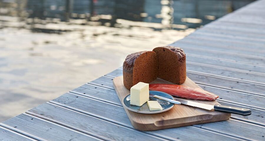Laugarvatn Fontana: Geothermal Bread-Baking Experience - The guide can make or break a short tour