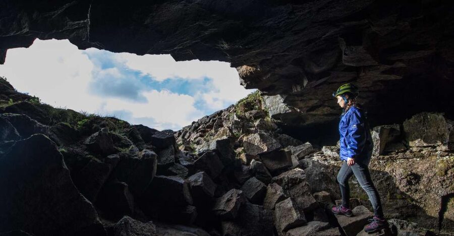 Leidarendi Cave: Lava Tunnel Caving from Reykjavik - The physical side of caving