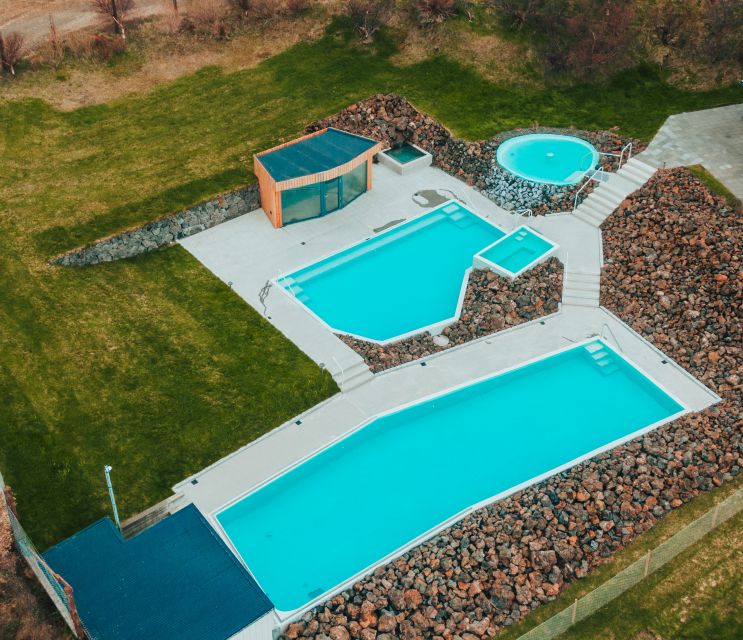 Lindin: Geothermal Bath - The setting and the practical meeting point