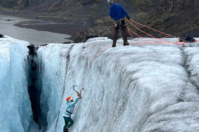 Micro group - Ice climbing at Sólheimajökull - Reaching Sólheimajökull and Starting on Foot