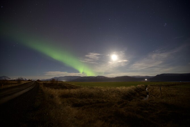 Northern Lights Classic MiniBus Tour from Akureyri - The $150.85 price and what you receive