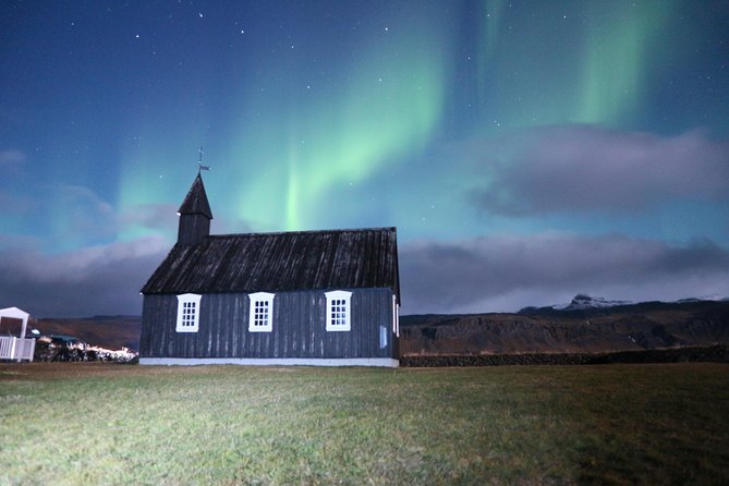 Northern Lights Midnight Adventure Small-Group from Reykjavík - Why the heated minibus matters in Iceland