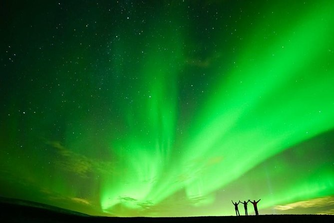 Northern Lights Minibus Tour with Hot Cocoa, Blankets & Photos - How the aurora hunt works
