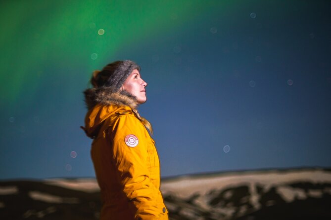 Northern Lights Minibus Tour with Hot Cocoa, Blankets & Photos - Who should book this tour?