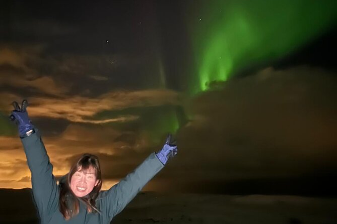 Northern Lights Private Guided Tour With Professional Photos - Hot chocolate, cinnamon rolls, and useful comforts
