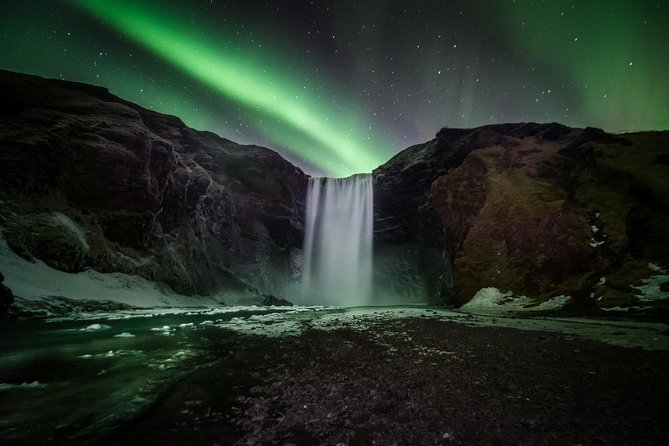 Northern Lights Small Group Tour from Reykjavik with Free Photos - What the Guides Add to the Experience