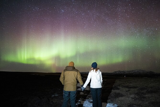 Northern Lights Small Group Tour with Photos - Hot chocolate, cinnamon buns, and the practical comforts
