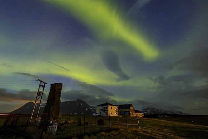 Northern Lights Tour from Reykjavik with Lifetime Guarantee - Waiting outside without freezing