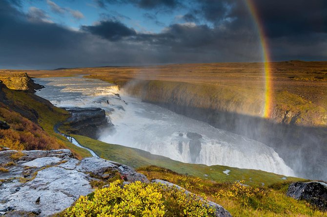 Premium Golden Circle Tour in Jeep - Geysir: Iceland’s famous burst of water