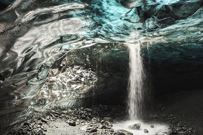 Premium Ice Cave Tour Vatnajokull Iceland - Small groups, crowds, and the pace of the visit
