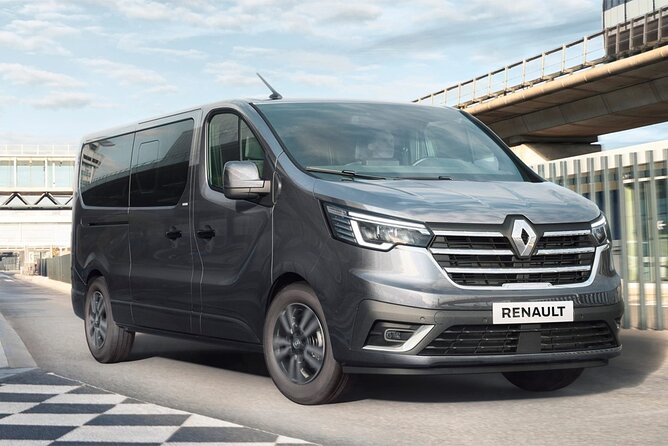 Private Airport Transfer from Keflavik airport to hotels in Reykjavik area - Finding your driver after customs