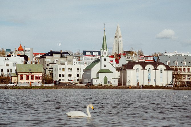 Private Airport Transfer from Keflavik airport to hotels in Reykjavik area - Why a private car can beat a public shuttle