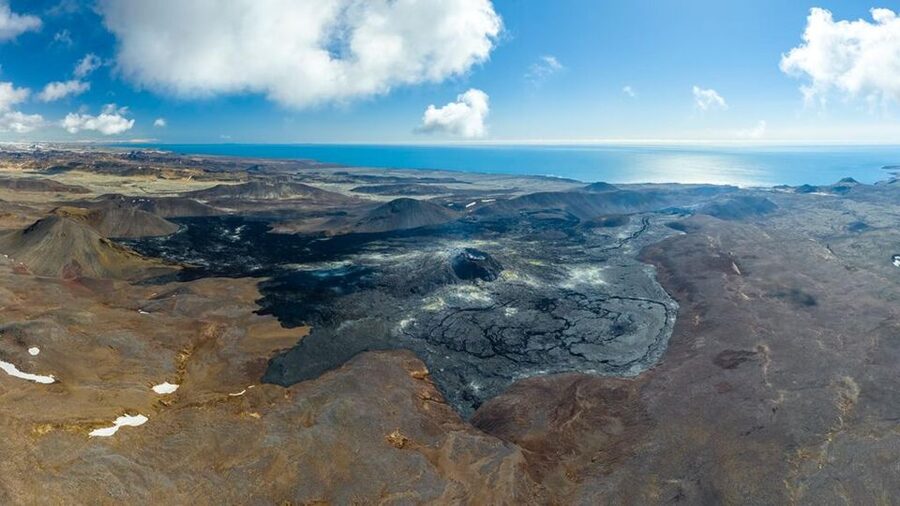 Private Bespoke Reykjanes Peninsula Tour - The Bridge Between Continents makes geology easy to picture