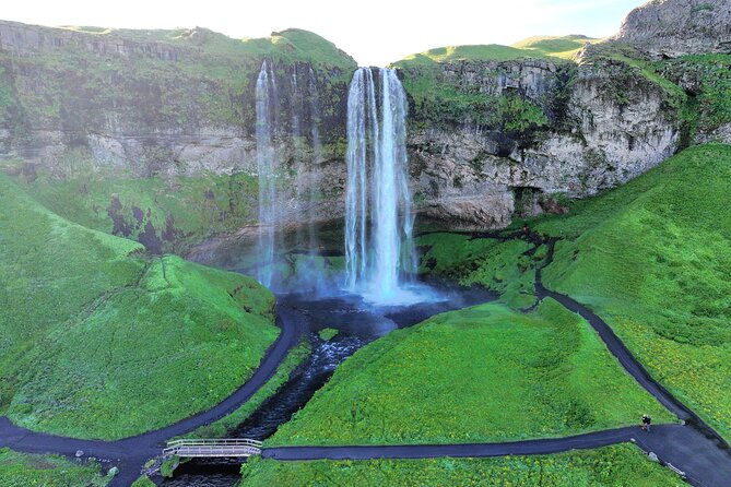 Private Classic South Coast Tour - Skógafoss and the trail toward Fimmvörðuháls