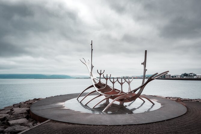 Private Combo Reykjavik Walk and Folklore Tour - City Hall and the center of local government