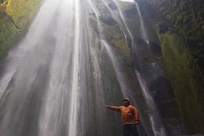 Private Day Tour: Explore Iceland’s South Coast & Glacier Hike - Seljalandsfoss and Gljúfrabúi: two very different waterfalls