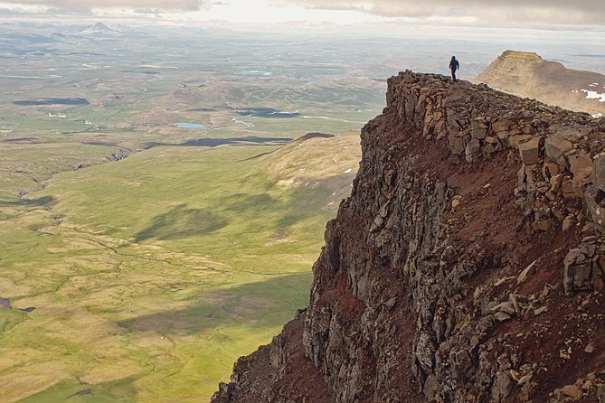 Private G tour by jeep - The Reykjanes Peninsula: Leiðarendi and the Blue Lagoon