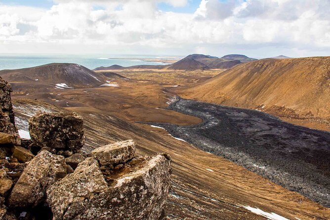 Private Guided Volcano Hike Iceland - Why this private hike works better than a standard group outing