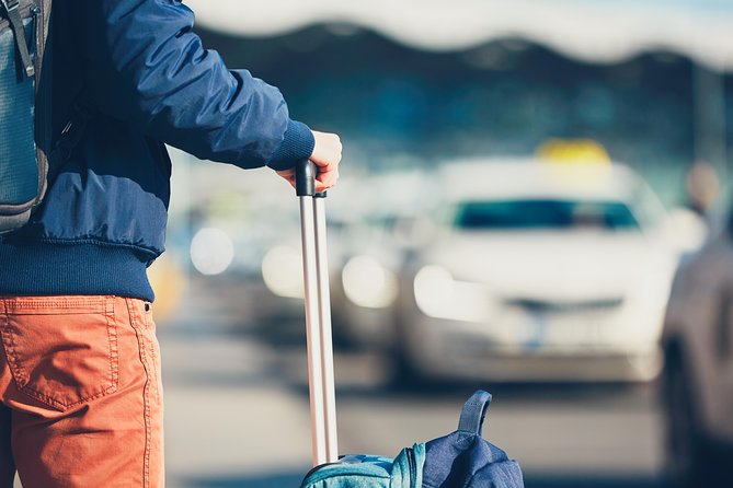 Private Keflavik Airport Transfer (One Way) - The airport pickup details that matter most
