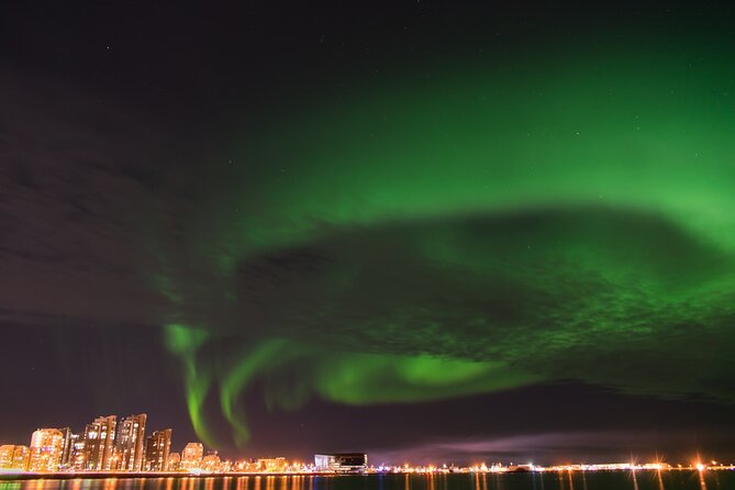 Private Northern Lights by Super Truck 4x4 - Choosing dark viewpoints around Reykjavik