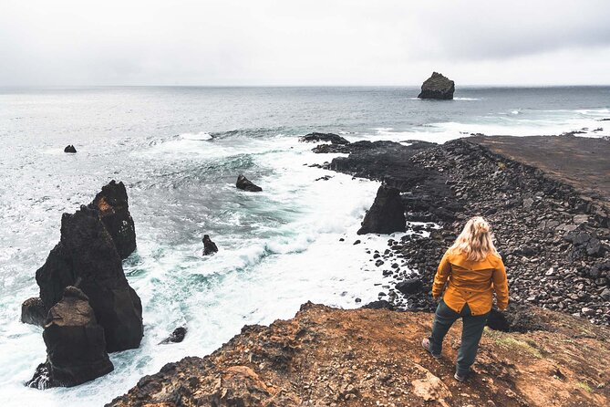 Private Reykjanes Peninsula, Lava Tunnel and Blue Lagoon - What the private price really buys you