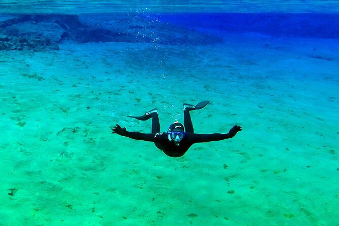 Private Silfra Snorkeling 6 p. group - Meet on Location - with Underwater Photos - Underwater Photos That Preserve the Moment