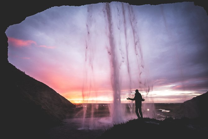 Private South Coast Fire and Ice: Glacier viewpoint & Lava Show - What the guide adds to the day