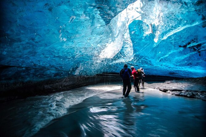 Private South Coast Tour to Jökulsárlón Glacier Lagoon - Skaftafell Shows the Meeting of Ice, Sand, and Grass