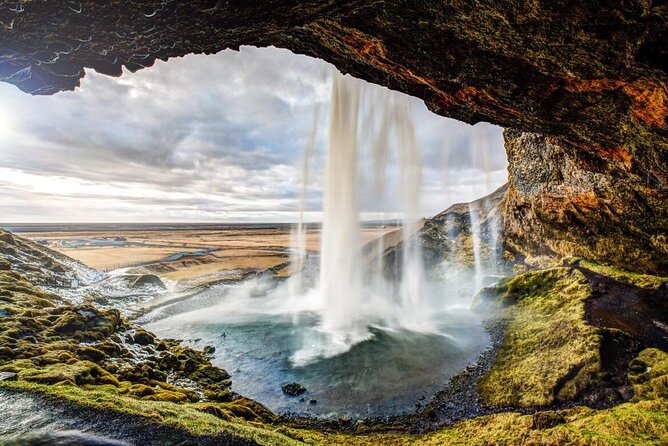 Private Þórsmörk (Thor's walley) and Waterfalls Tour - Seljalandsfoss: the waterfall from behind