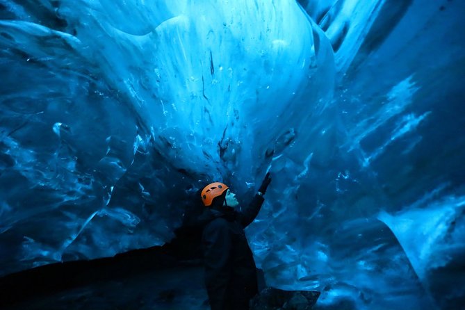 (Private Tour) 8 Days Around Iceland | Ring-Road Tour - Day 4: Ice inside Vatnajökull and floating bergs