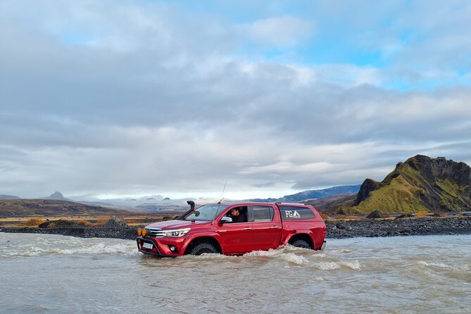 Private Tour to þórsmörk glaciers and waterfalls - Who will enjoy this day most?