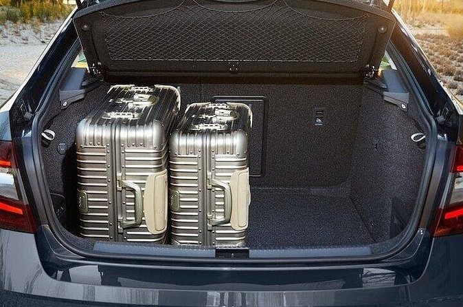 Private Transfer from Reykjavik to Reykjavik Airport KEF by Sedan - Timing, communication, and airport peace of mind